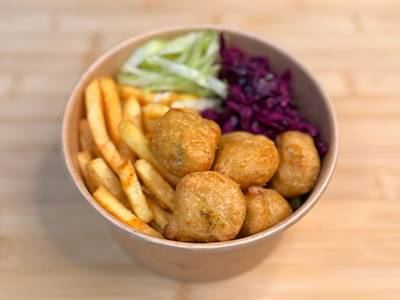 Falafel bowl s hranolky a salátem